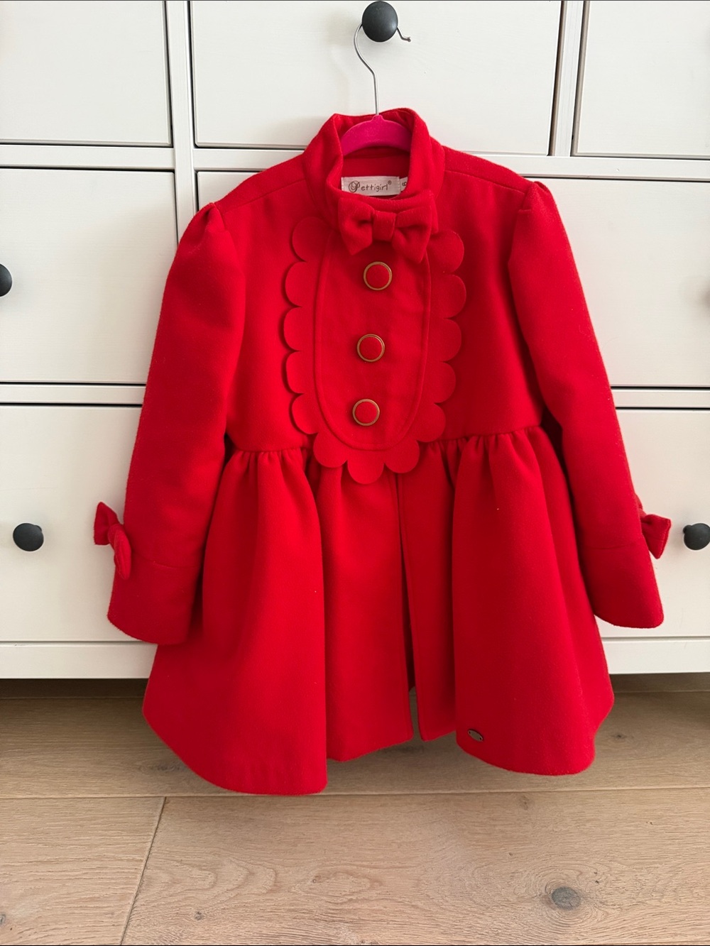 Holiday Red Girls' Scallop Trim Coat with Bow Detail size 6 like new